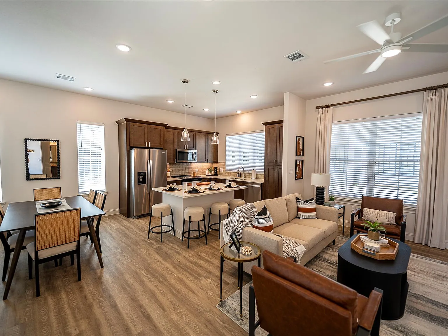 4 bed, 2.5 bath, 1849 sqft, $2,695 — Photo 2