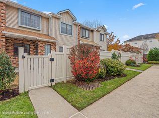 46 Gina Ct, Staten Island, NY 10314