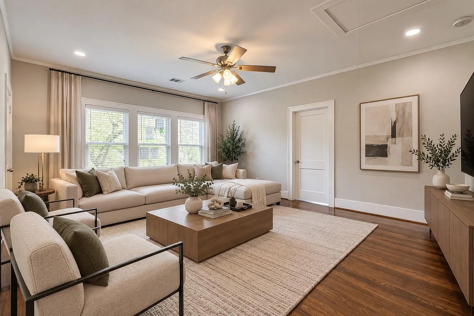 3 bed, 2.0 bath, 1492 sqft, $2,600 — Photo 4