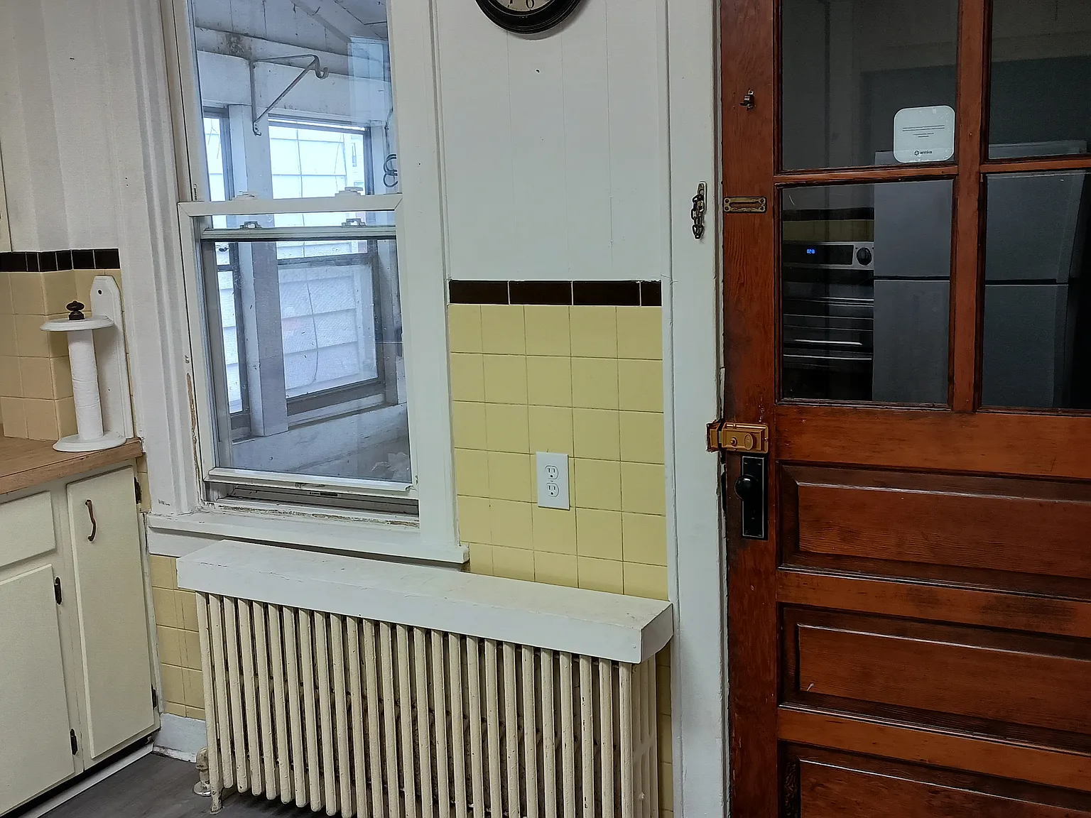 2 bed, 900 sqft, $1,300 — Photo 2