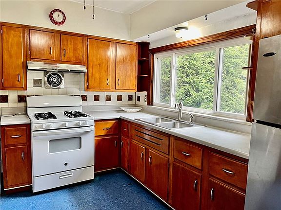 5th image of 235 Wallula Ave