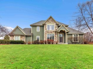 W132N6622 W View Dr, Menomonee Falls, WI 53051