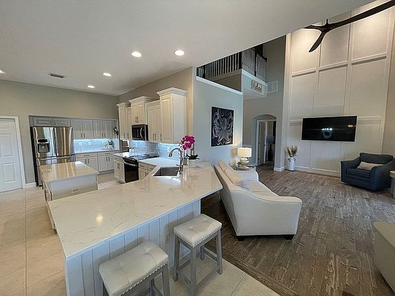 4th image of 20318 Torre Del Lago St