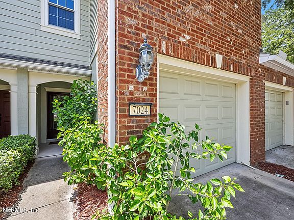 3rd image of 7024 ROUNDLEAF Drive