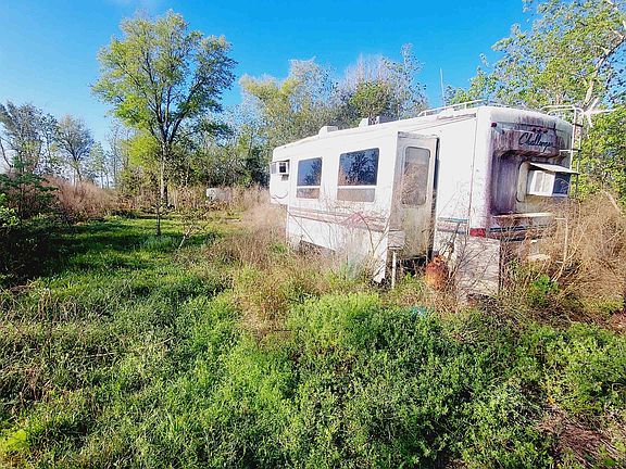 3rd image of 586 Big Pasture Rd