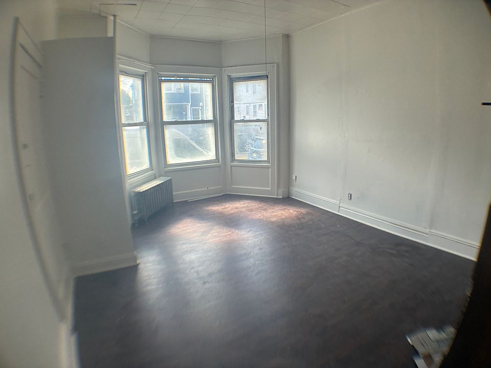 2nd image of 102 Redwood Ave