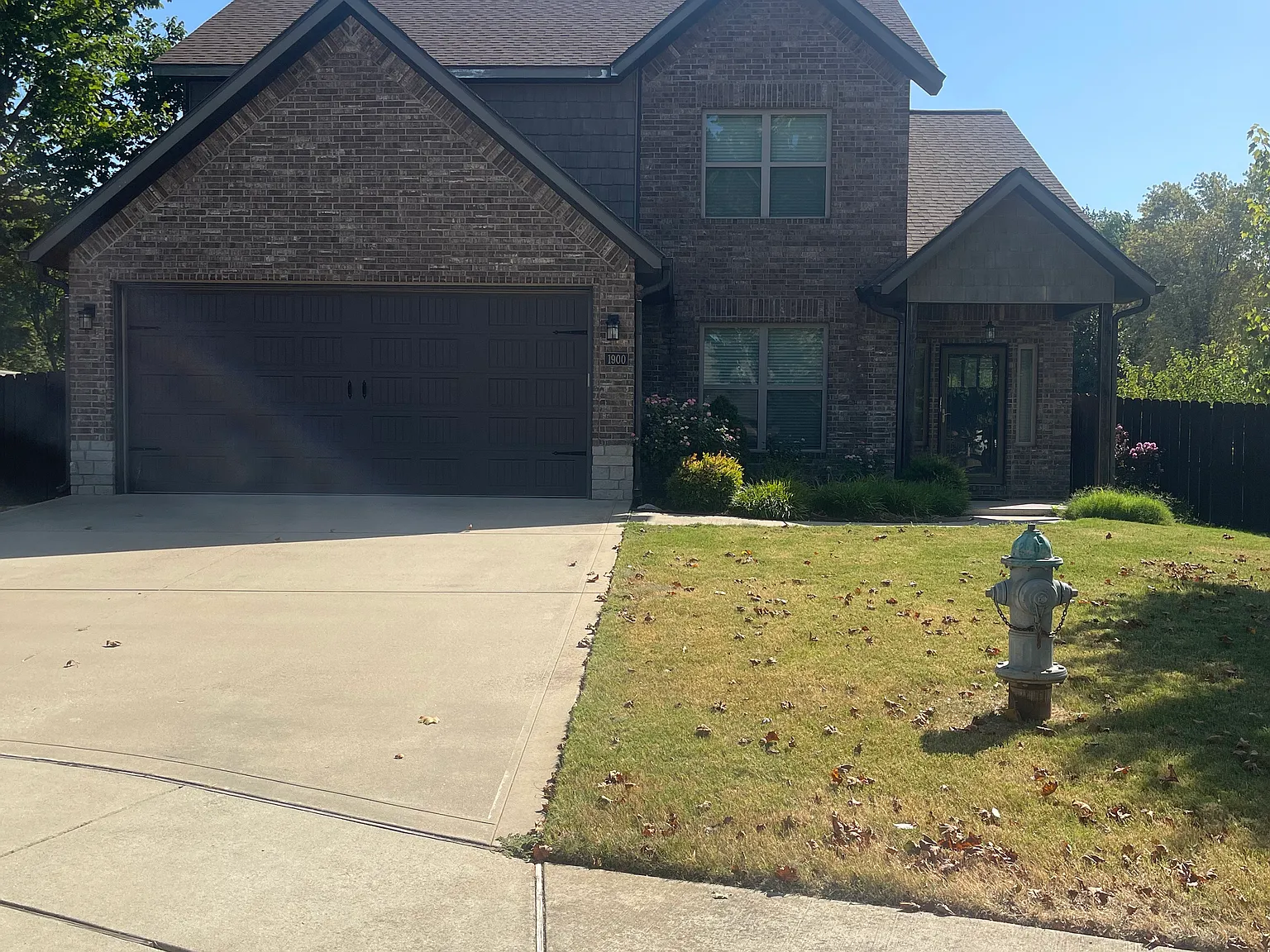 4 bed, 2.5 bath, 2470 sqft, $3,000 — Photo 2