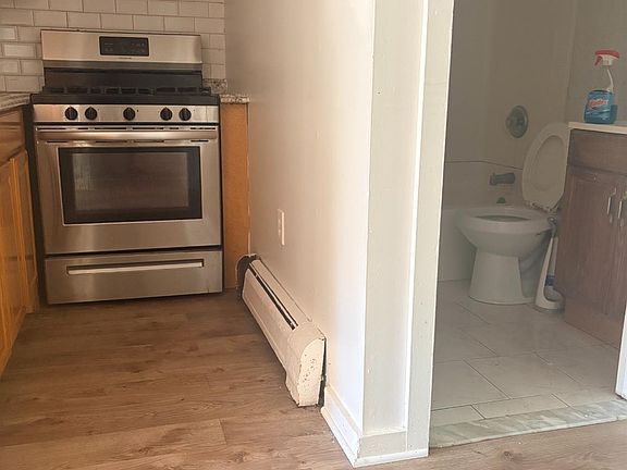 3rd image of 661 Catherine St #1D