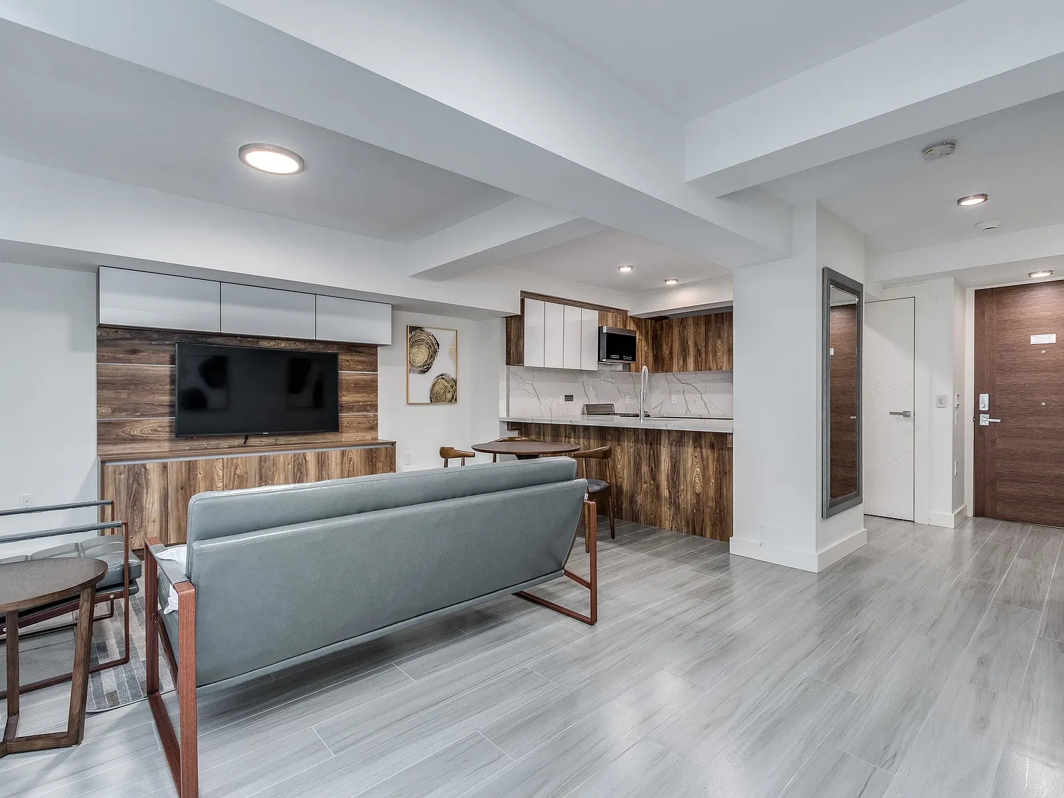 2 bed, 709 sqft, $3,490 — Photo 3