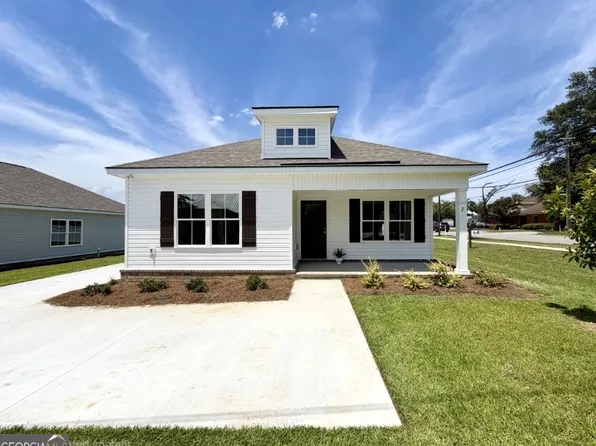2 Roundtree St, Statesboro, GA 30458