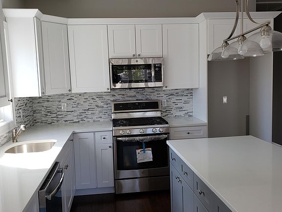 3rd image of 98 William Ave