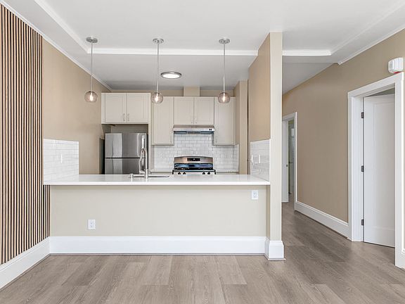 3rd image of 1950 Franklin St APT 3