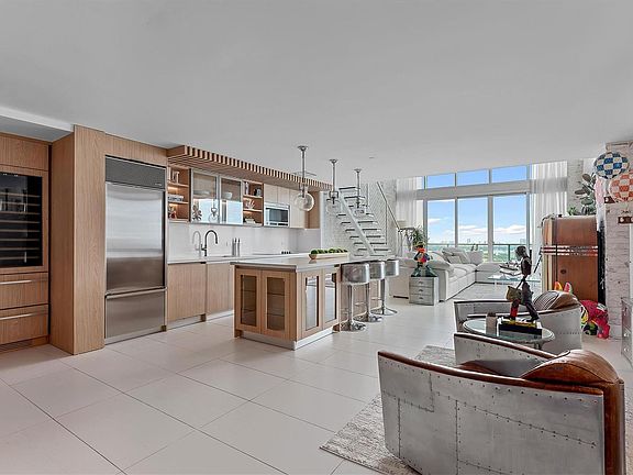 3rd image of 1040 Biscayne Blvd APT 2101