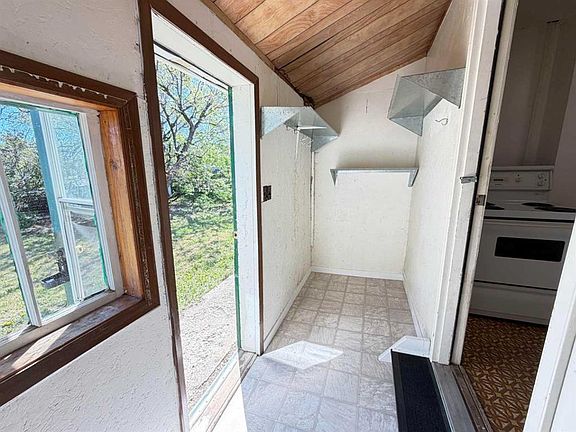5th image of 5027 E 46th Ave