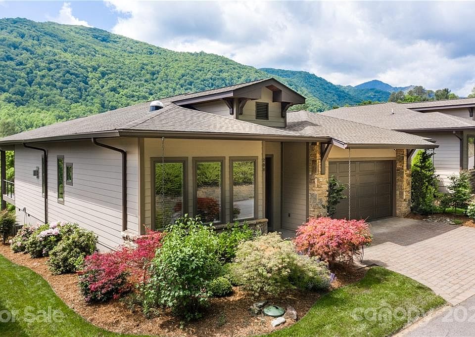 1st image of 208 Alexander Dr