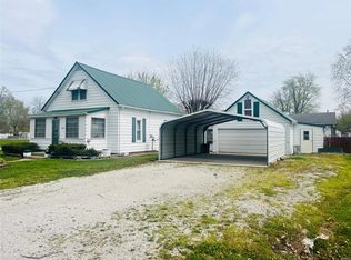 720 N Olive St, Saint Elmo, IL 62458