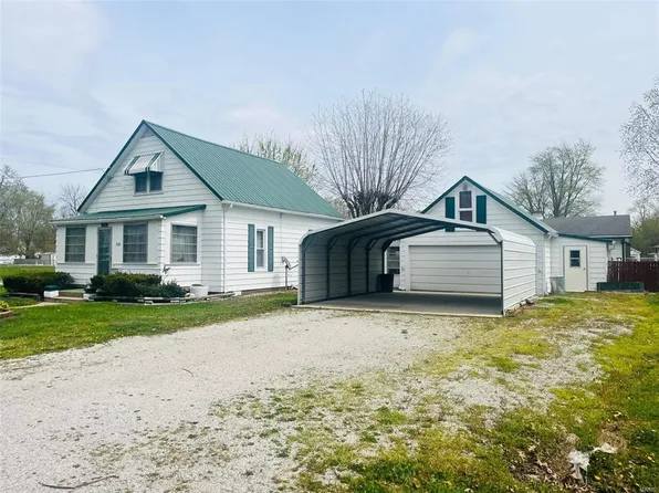 720 N Olive St, Saint Elmo, IL 62458