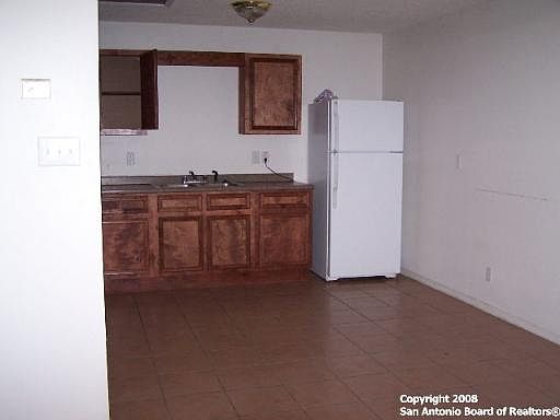 4th image of 7617-7623 WINDSOR OAKS