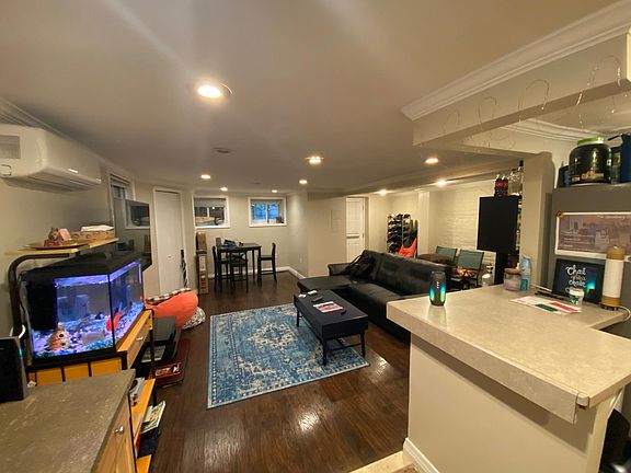 Main Living Area, table and four chairs in enclave