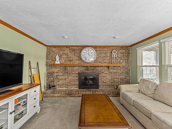5th image of 813 Massachusetts Dr