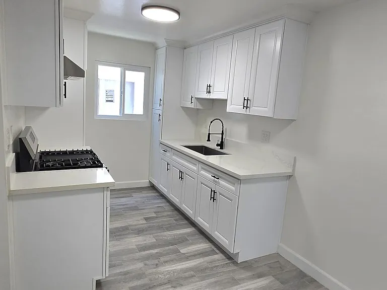 1334 Engracia Ave — Photo 6