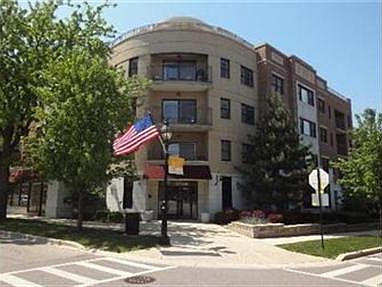 1st image of 586 Crescent Blvd APT 207