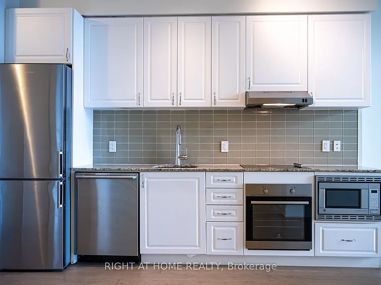 7 Kenaston Gdns #616 — Photo 4