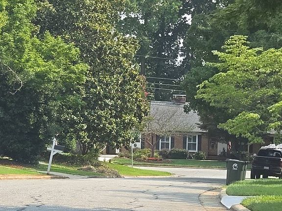 4th image of 3006 New Hanover Dr