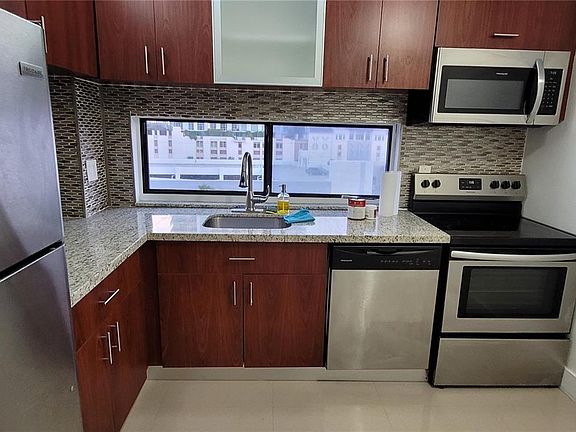 5th image of 16909 N Bay Rd APT 815