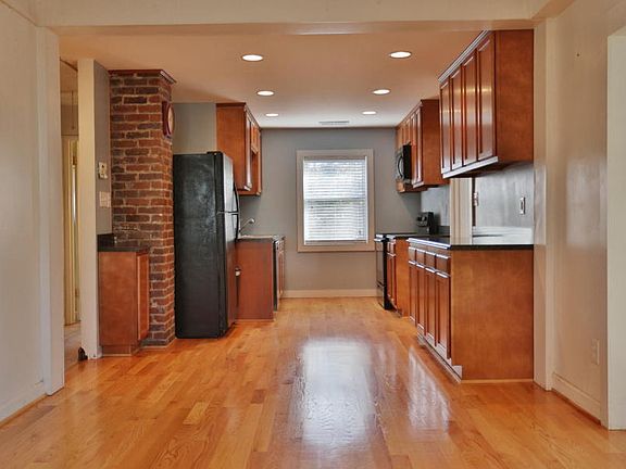 5th image of 3212 Stratford Ave