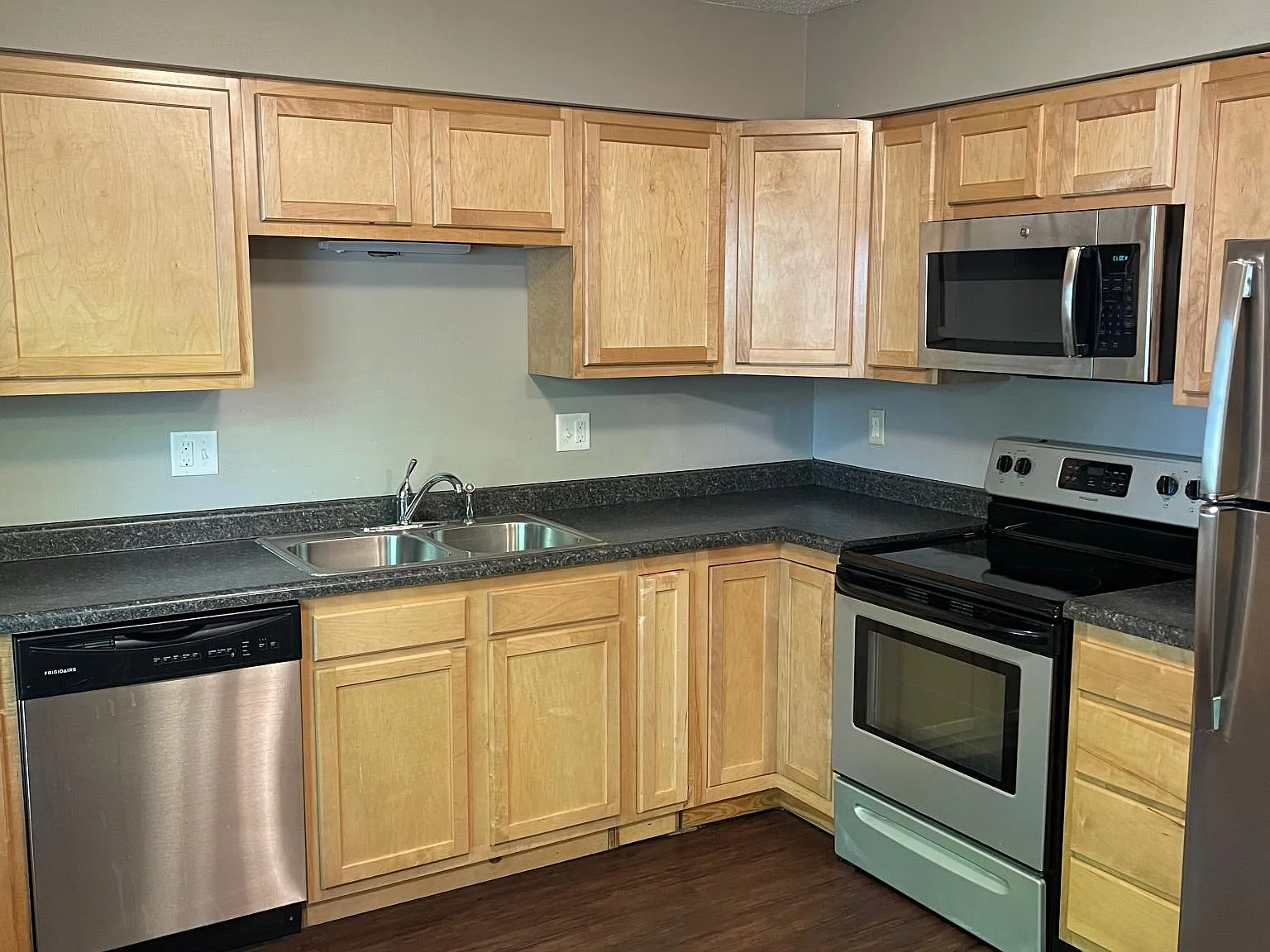 4 bed, 1800 sqft, $2,255 — Photo 2