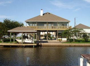 1141 Fountain View Dr, Crystal Beach, TX 77650