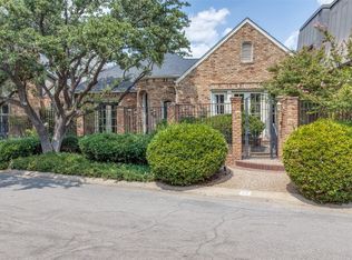 26 Saint Laurent Pl, Dallas, TX 75225