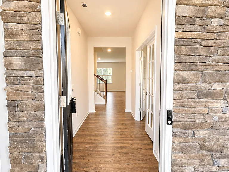132 Scotsway Ct — Photo 2