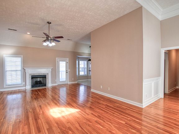 3rd image of 3930 Henricks Hill Dr