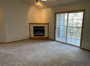 2862 Coral Ct APT 303, Coralville, IA 52241