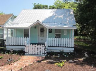 512 N Caswell Ave, Southport, NC 28461
