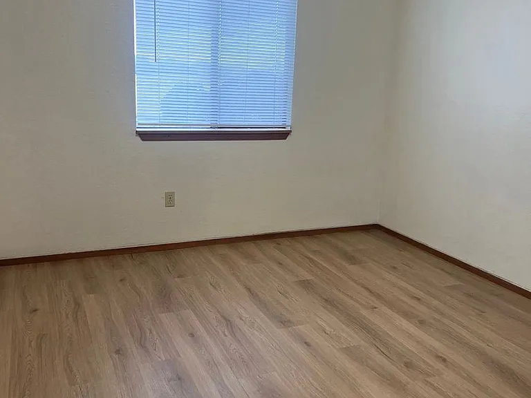 800 Crescent Way — Photo 5