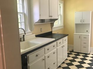 907 S 10th St, Lillington, NC 27546