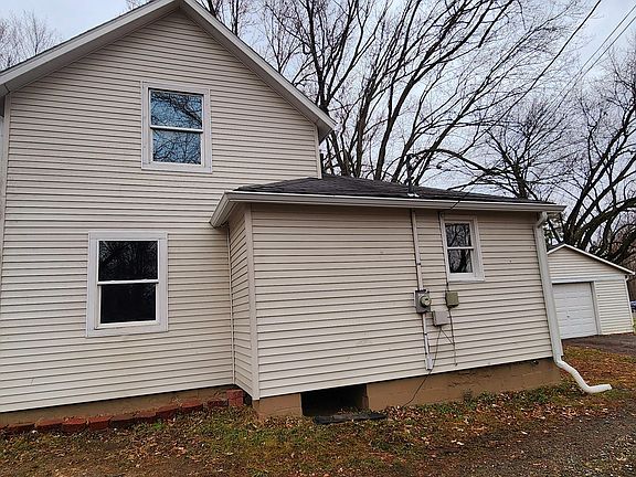 4th image of 811 Indiana Ave