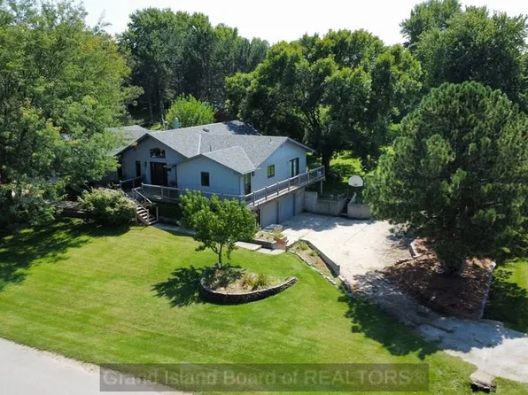 207 Valley Dr, Phillips, NE 68865