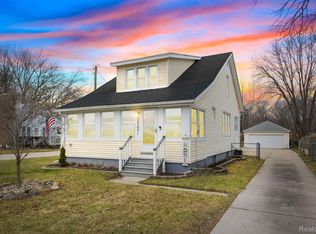 25051 Harrison St, Harrison Township, MI 48045
