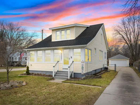 25051 Harrison St, Harrison Township, MI 48045