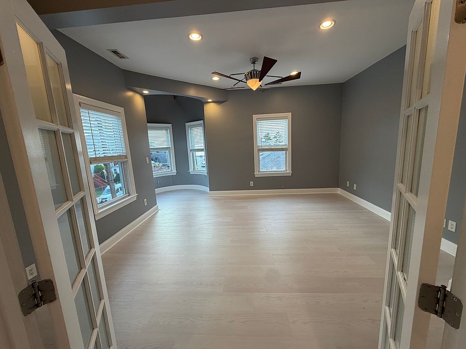 1st image of 285 Crescent Ave #3