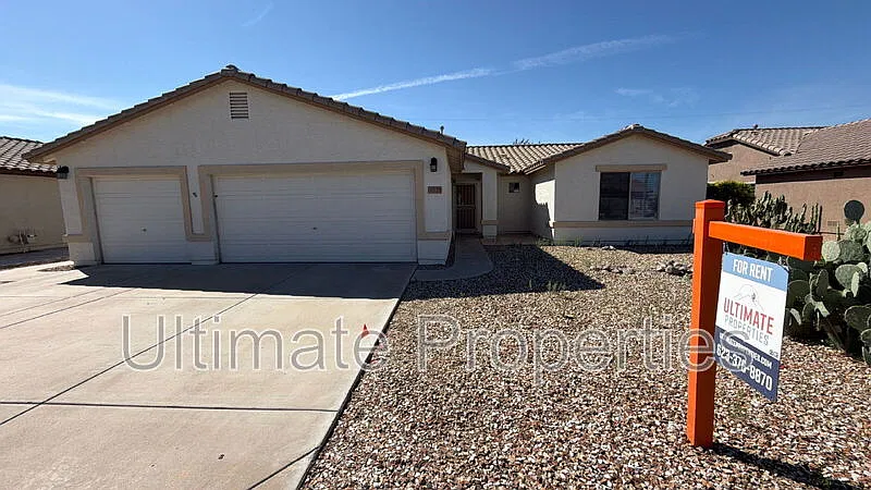 3 bed, 2.0 bath, 1895 sqft, $1,895 — Photo 1