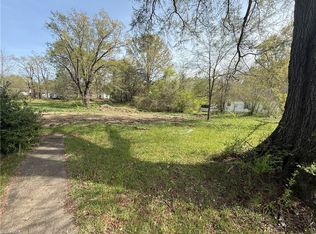 616 Friendly Rd, Eden, NC 27288