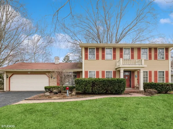 704 Carriage Dr, Batavia, IL 60510