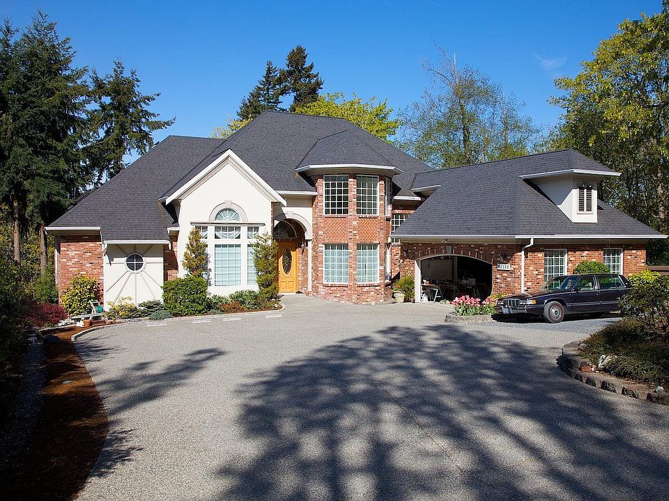 Custom view home at the end of a private lane