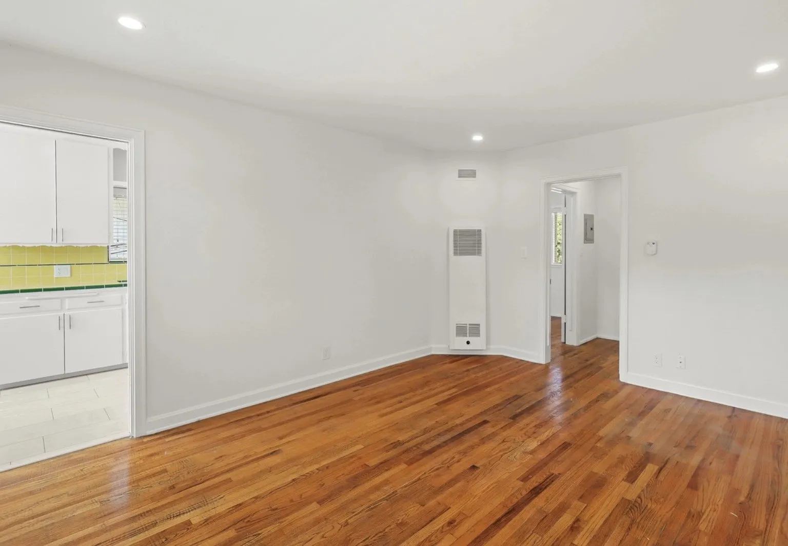 1 bed, 1.0 bath, $2,395 — Photo 2