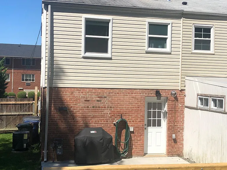 2319 Glendale Ter — Photo 18